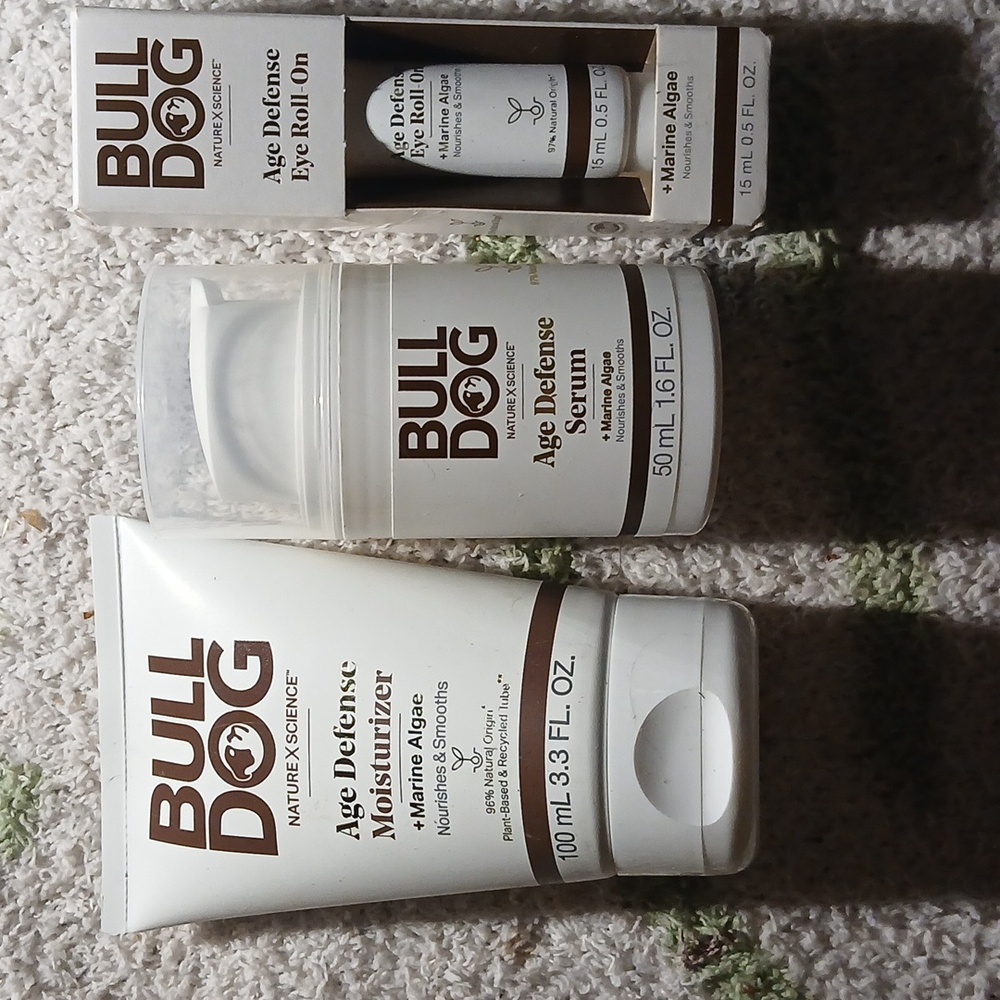 BULL DOG EYE ROLL ON AGE DEFENSE MOIATURIZER & SERUM
